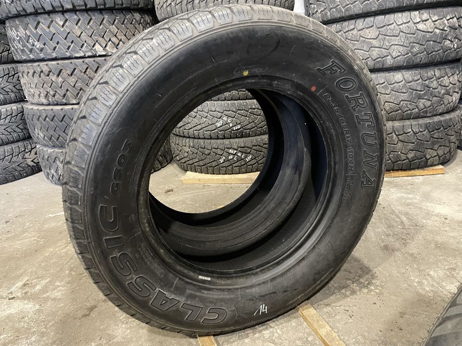 Пара всесезонної резини 235/65 R17 Шини
