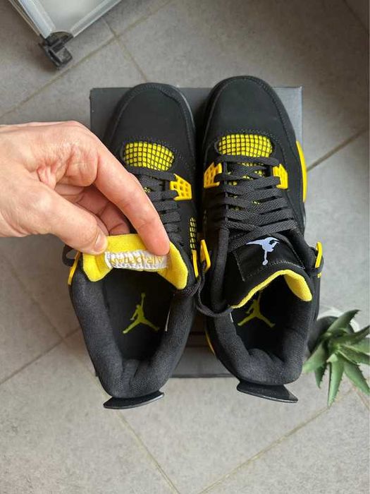 Jordan 4 Retro Thunder R.44