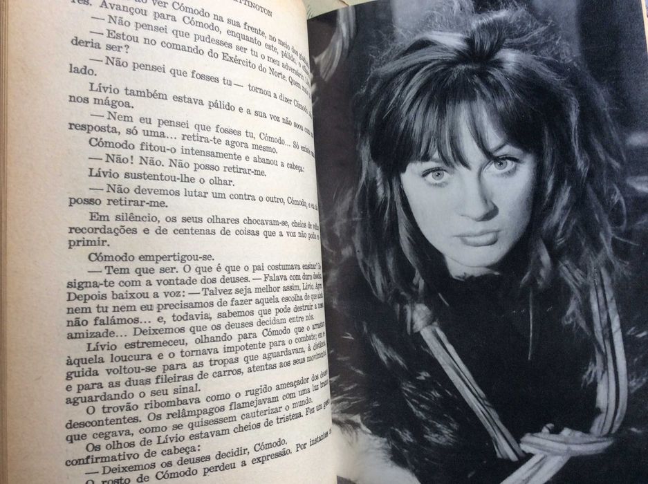 Tema: Cinema Uma edição da prestigiada Portugália editora A queda do Império romano Autor: Harry Whittington