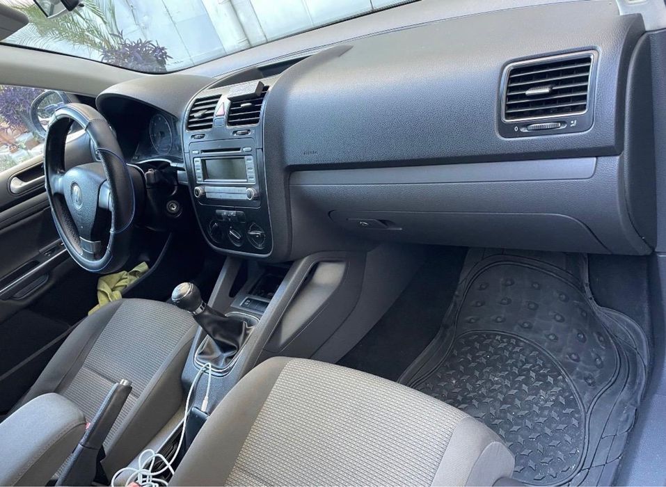 VW Golf V viatura nacional e bem estimada com poucos kms