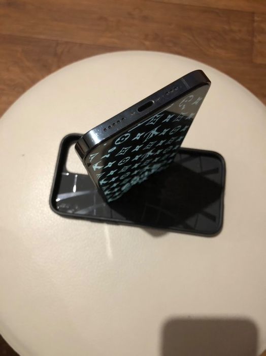 Продаю iPhone 12 pro