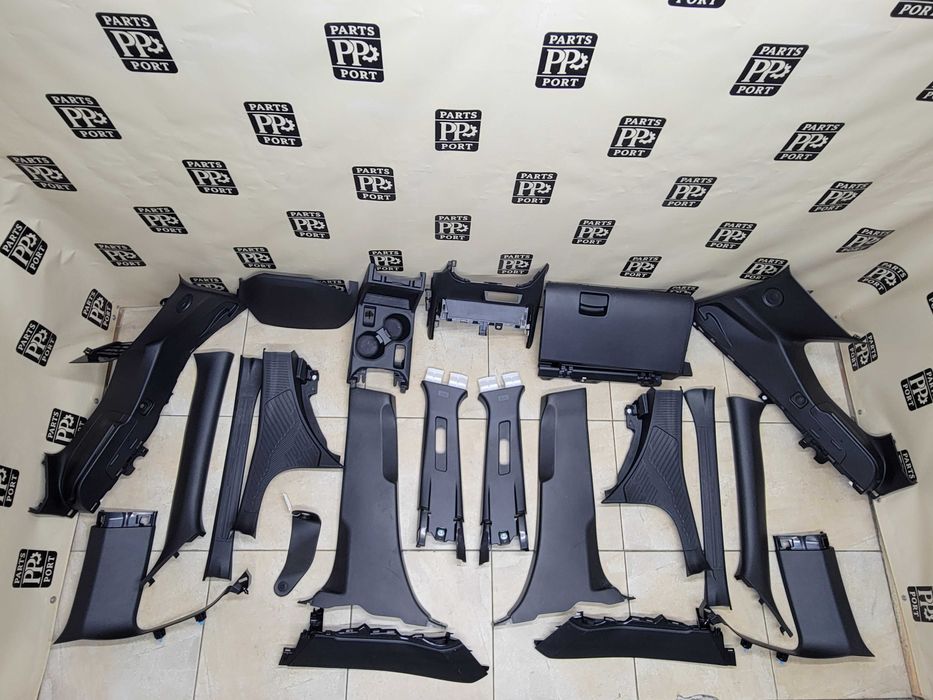 Пластик салону багажника торпедо накладки Subaru Forester SL 2025 2026