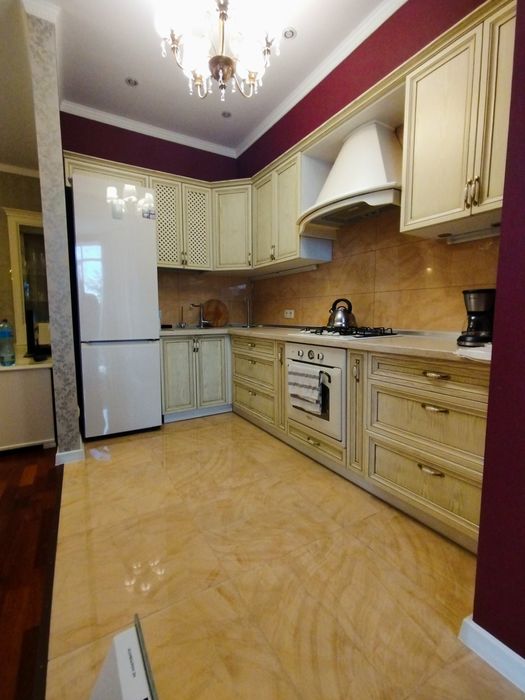 ! Горяча пропозиція для Вас ! !! ЦЕНТР 2 х кімнатна  квартира сталінка