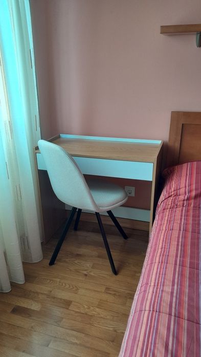 . Quarto para estudante, despesas incluídas.