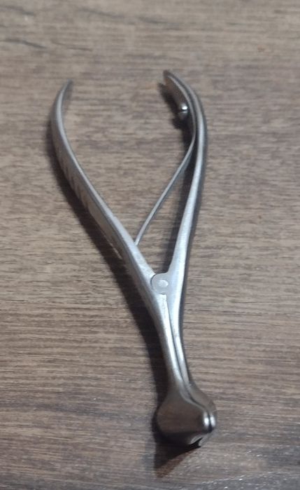 Продам хороший медицинскией пинцет.