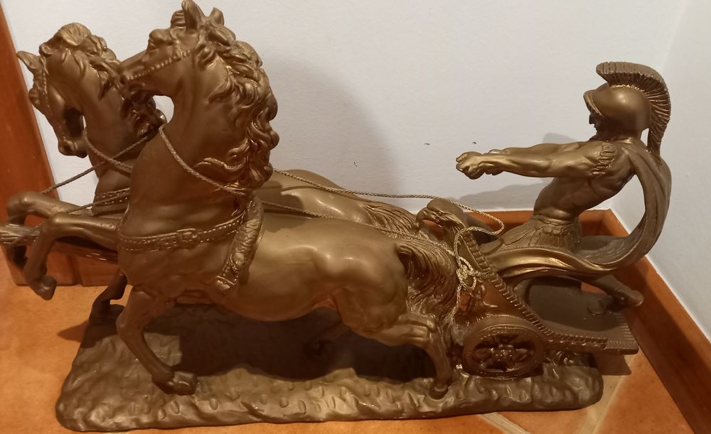Estatueta bigado romana