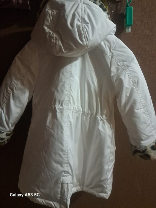 Продам куртку для дівчинки !стан нової