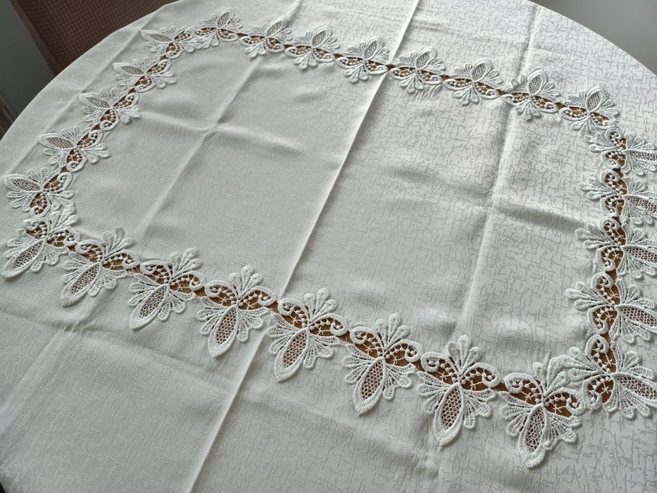 Obrus z gipiurą w kolorze ecru