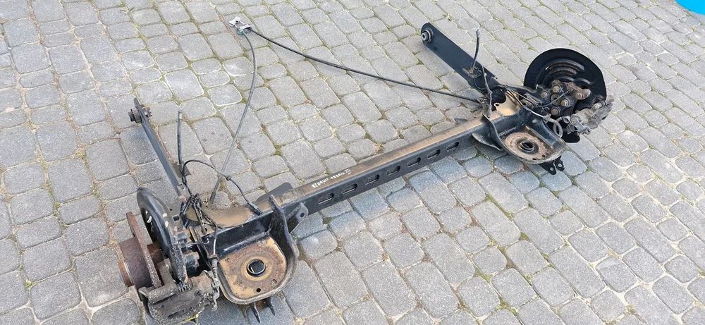 RENAULT TRAFIC III OPEL VIVARO B BELKA ZAWIESZENIA TYŁ KOMPLETNA ZAWIESZENIE