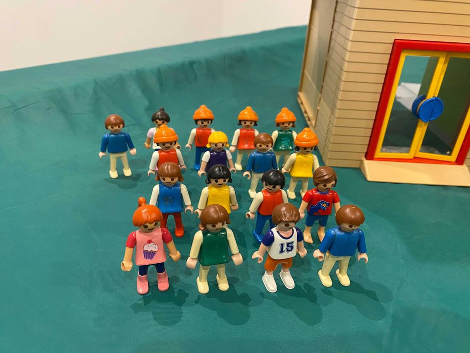 Playmobil dzieci / uczniowie (figurki, ludziki) x17, bez uszkodzeń