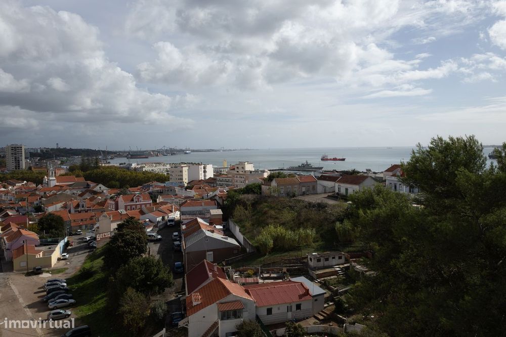 Apartamento T4 com Vista Deslumbrante para o Rio – Setúbal