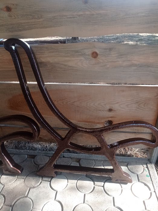 Żeliwne nogi do ławki z PRL