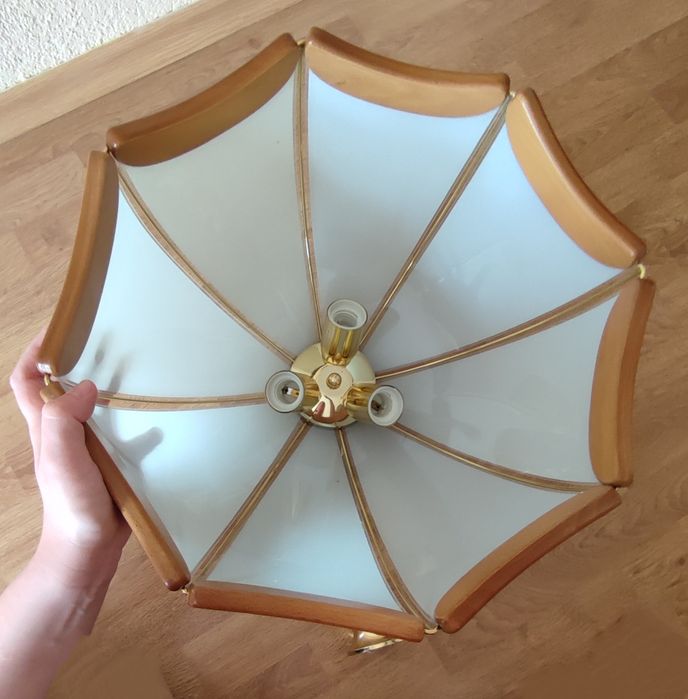 Lampa wisząca ze szklanym abażurem
