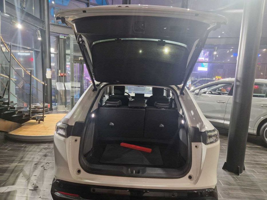 Електромобіль Honda e:NS1, e-dynamic, 2025 рік.