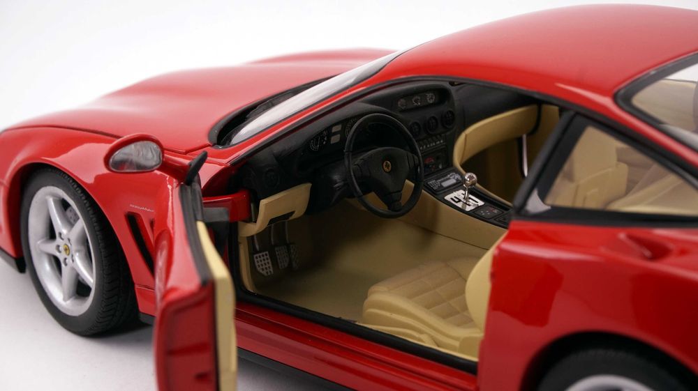 Колекційна модель UT Models 1:18 Ferrari F550 Maranello (1996) Red
