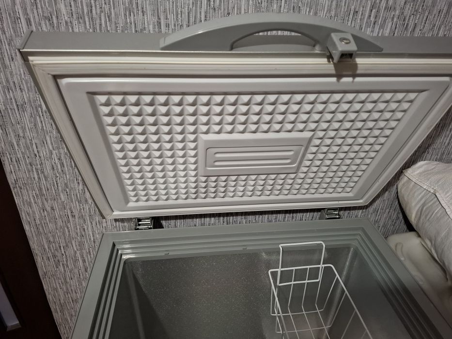 Продам морозильную камеру
