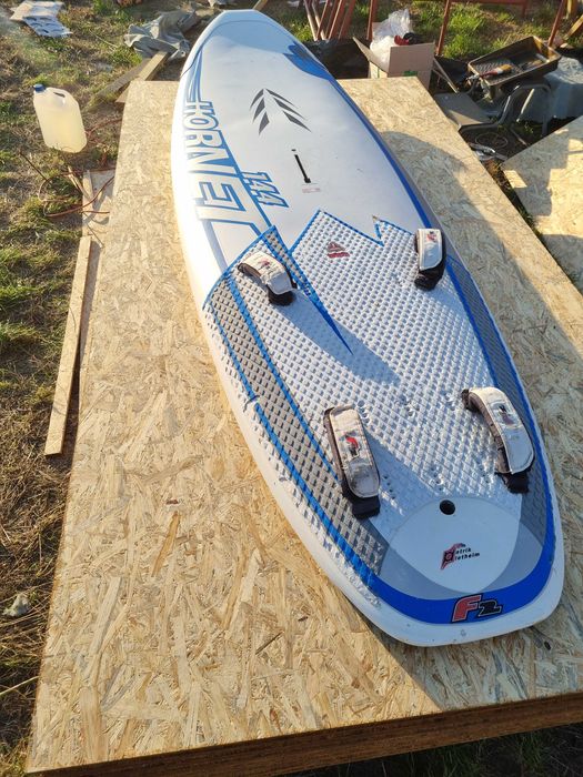 Deska windsurfing F2 Hornet 144L + statecznik