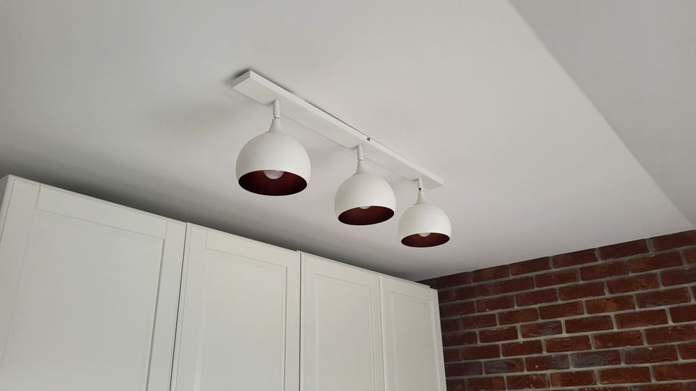 Lampa sufitowa trzy punkty świetlne