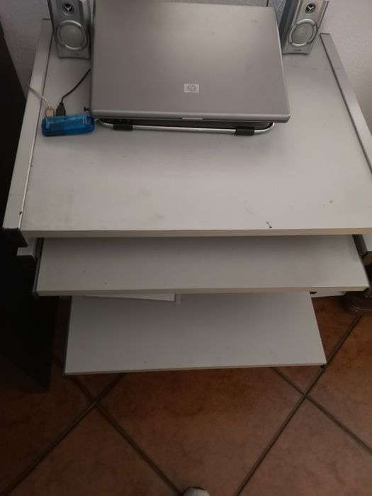 Mesa secretária impecável