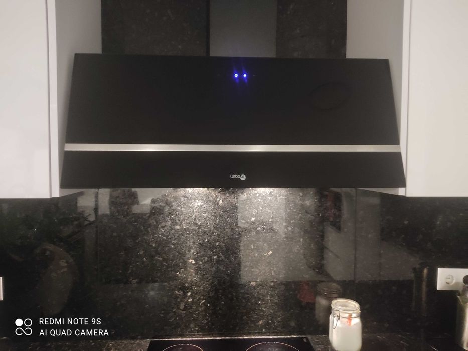 Exaustor de cozinha preto