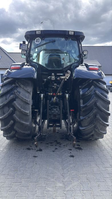 New Holland T7040