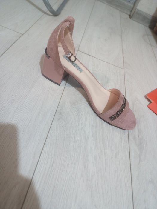 Босоніжки нові 38 розмір