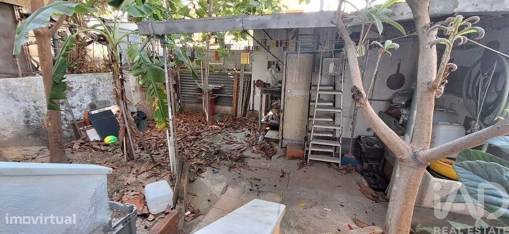 Apartamento T2 em Laranjeiro e Feijó