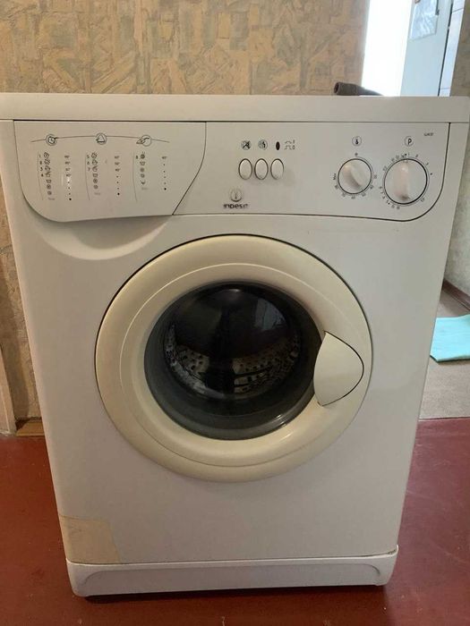 Пральна машина Indesit W43T бу