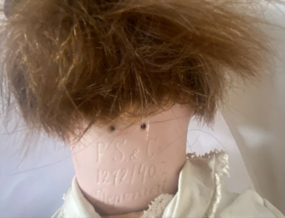 Boneca antiga Bebe em porcelana