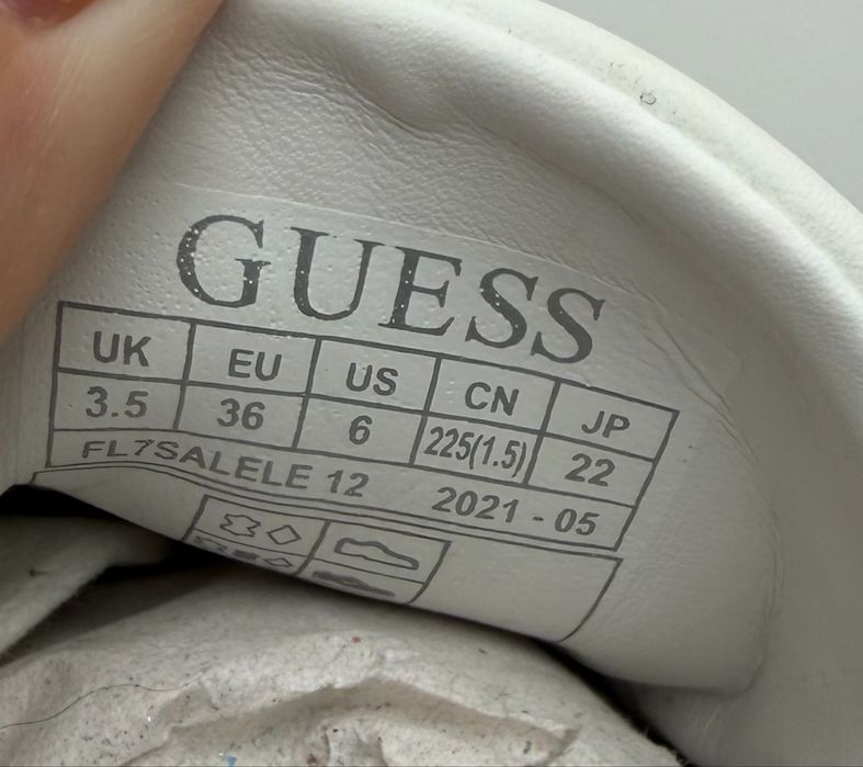 Guess Кросівки жіночі , шкіряні , білі з золотою вставкою, 36р