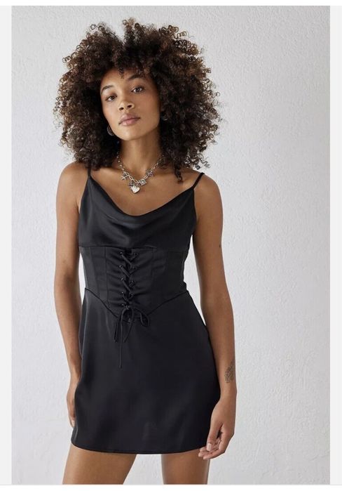 Неймовірна сукня, М