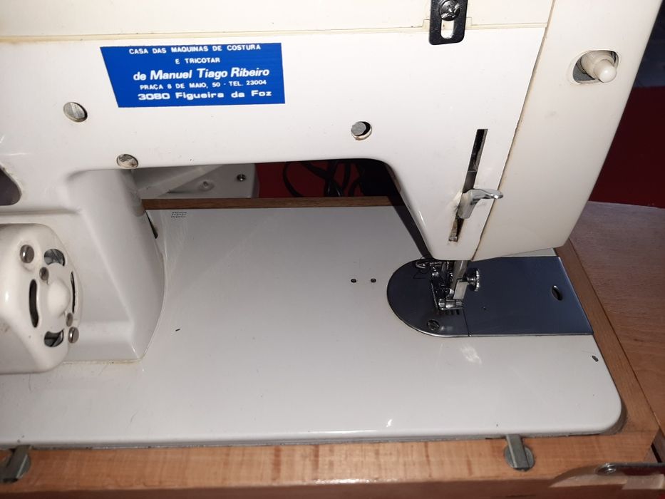 Máquina de custura Refrey em excelente estado