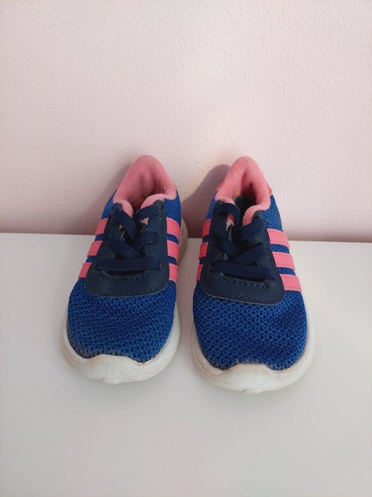 Niebieskie buty sportowe wsuwane z różowymi wstawkami adidas 20