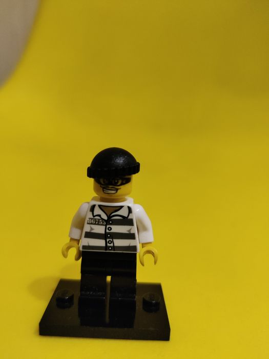 LEGO CITY mini figurka złodziej.