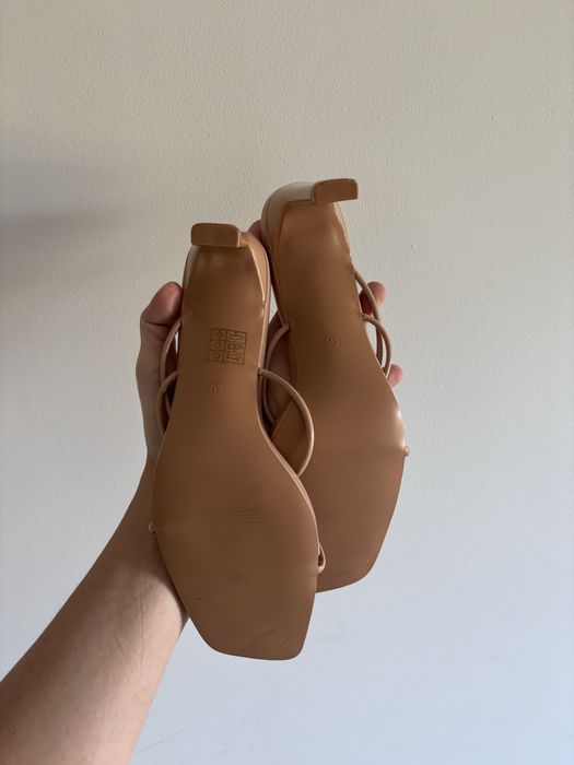 Beżowe sandały na slupku nowe rozmiar 39