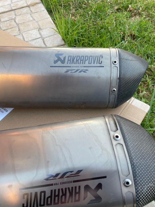 Escapes Akrapović para FJR 1300