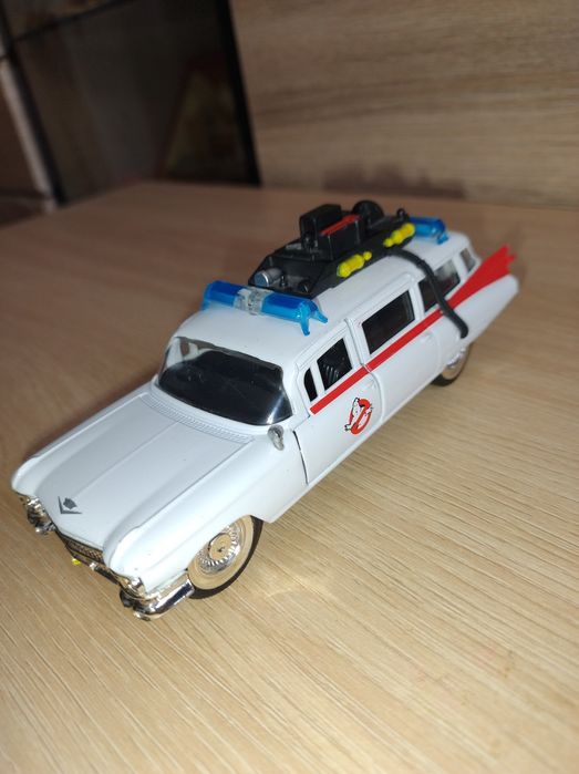 samochod Ecto-1 z filmu "Pogromcy Duchów" (Ghostbusters) Jada Toys.