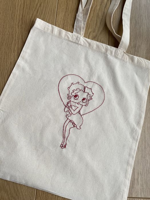 Torby lub koszulki ręcznie wyszywane