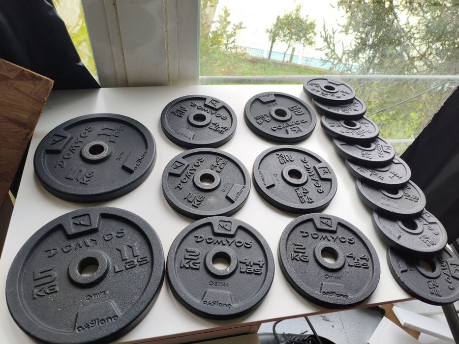 30 kg discos de 2 - 5kg  6 - 2kg 8- 1kg