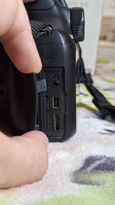 Фотоаппарат Canon 1300d е торг