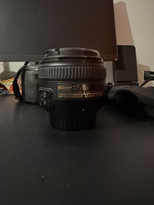 Nikon D5200 + Nikon AF-S NIKKOR 50mm f/1.4G