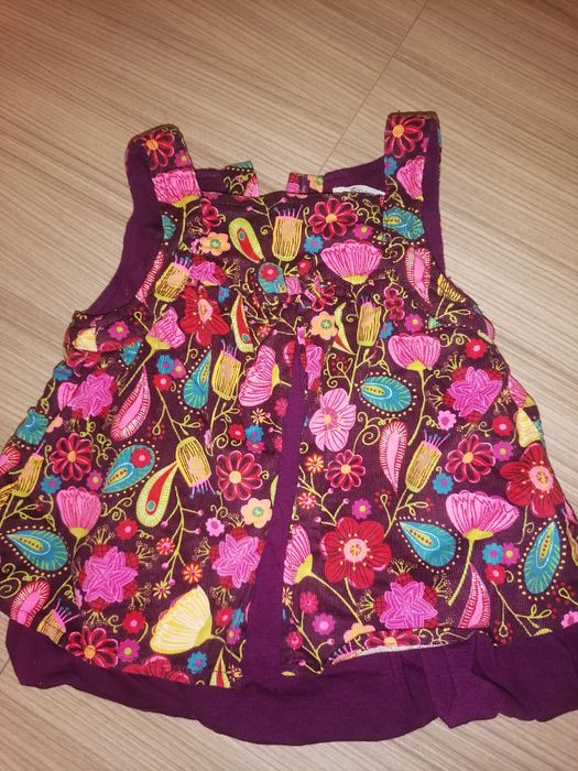 Roupa de menina impecável