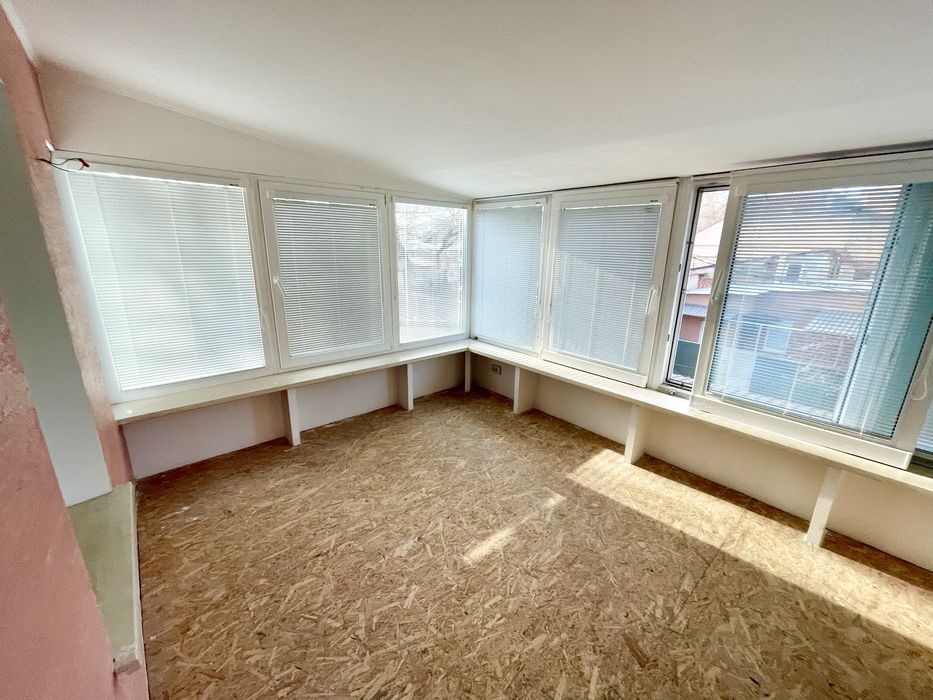 Продам двоповерховий будинок в Центрі!