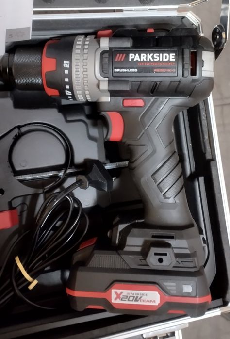 Conjunto aparafusadora Parkside Performance 20V  mala de alumínio