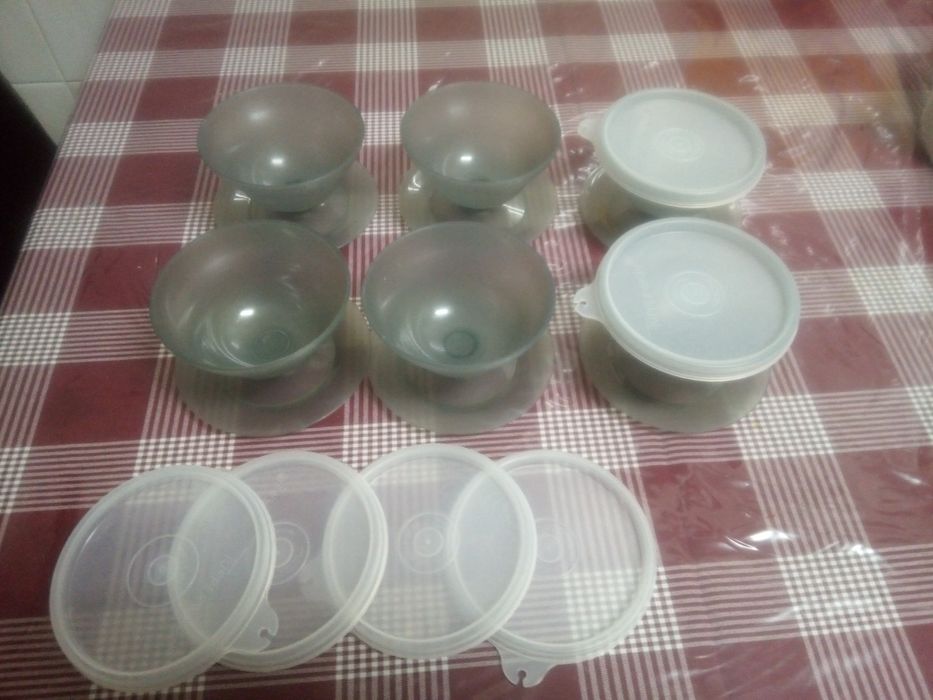6 Taças da Tupperware com tampa hermética