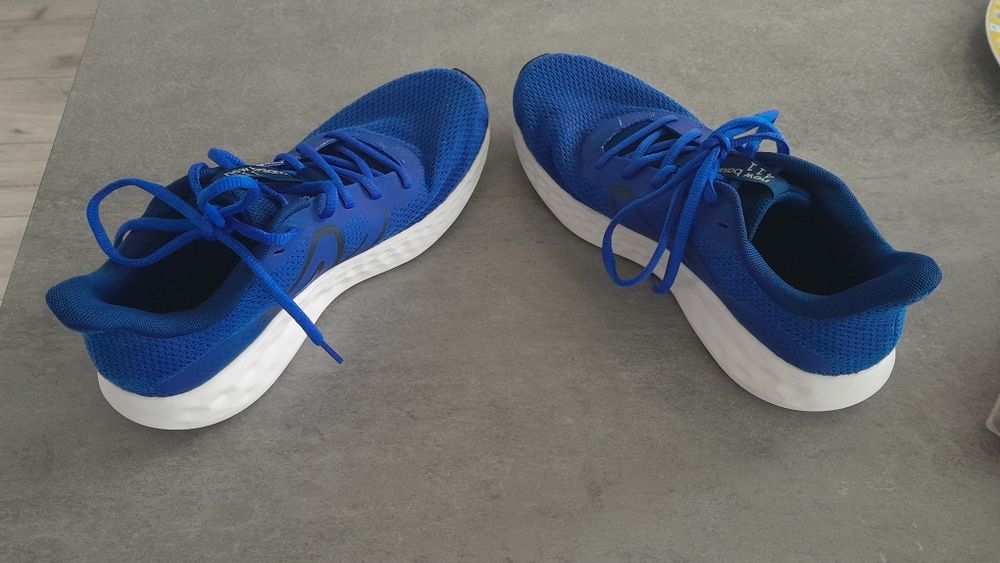 Buty sportowe młodzieżowe