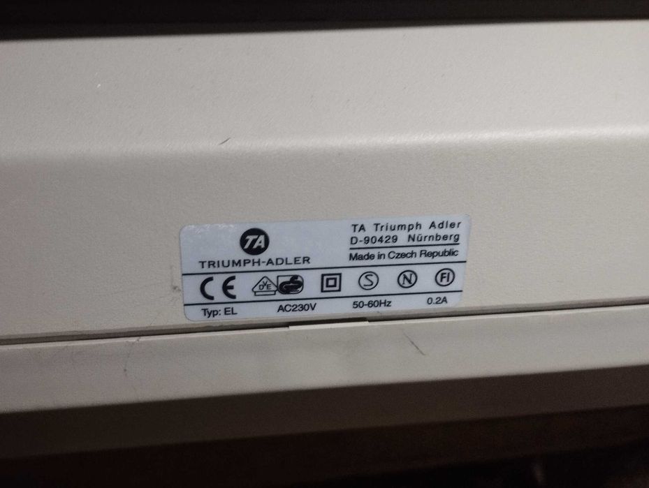 Maquina de escrever Triumph-Adler Gabriele 110, usada