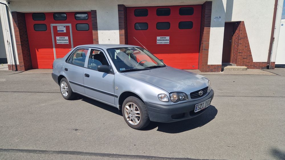 Toyota corolla e11