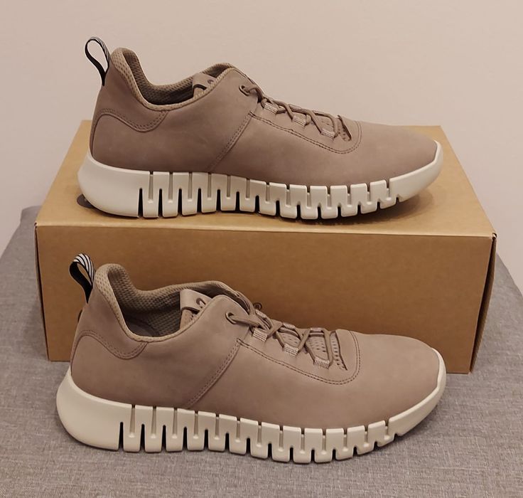 Ecco Gruuv sneakersy unisex roz. 40 skóra naturalna
Sneakersy