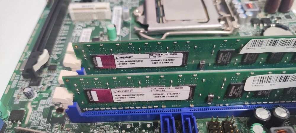 Комплект 1156 мать Foxconn H57D01P8, CPU i3-530 2.93GHz, 2Gb DDR3